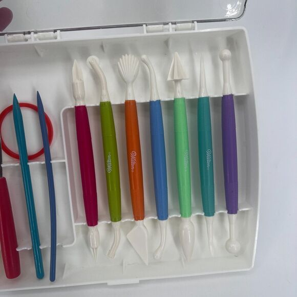 Wilton 10 Piece Fondant & Gum Paste Tool Set w/ Case Cake Decorating Sculpting - Picture 3 of 9